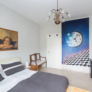 https://angelica-house.it-lombardy.com